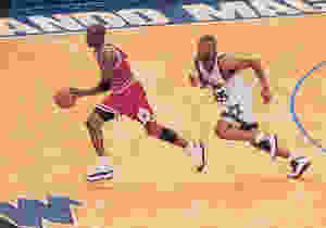 Anderson_Steal_Jordan_Around_the_Game