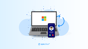 Laptop mit Microsoft-Logo synchronisiert Kontakte auf ein Smartphone via sync.blue®