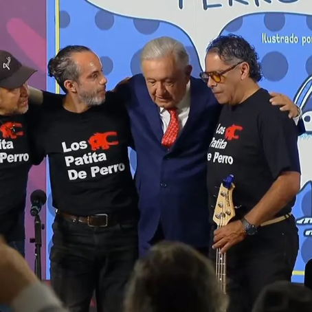 AMLO se pone rockero por el "Día de la niñez" con Los Patita de Perro