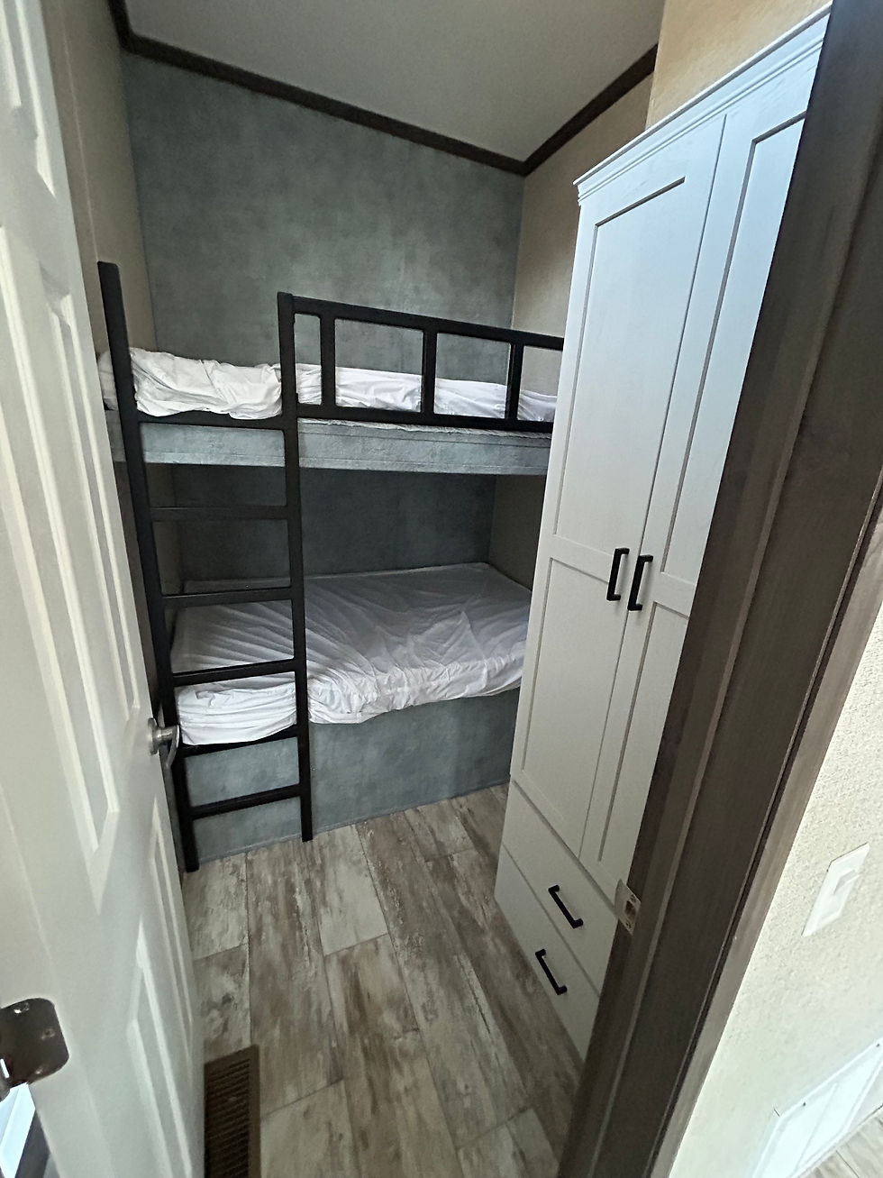 BR 2 - full sized bunks