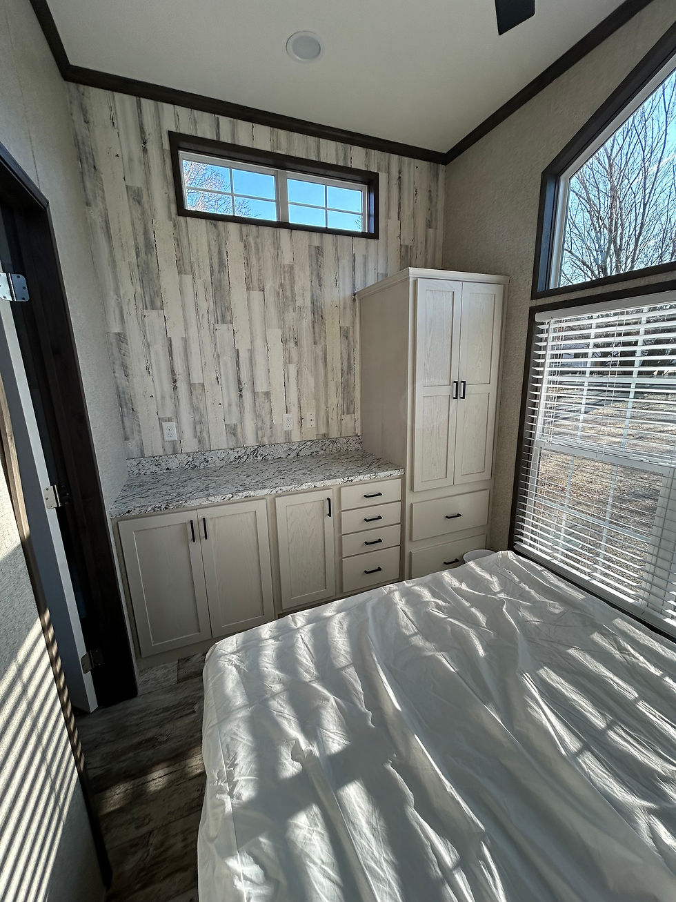 Bedroom 1 - Queen