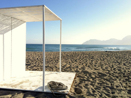 White beach set