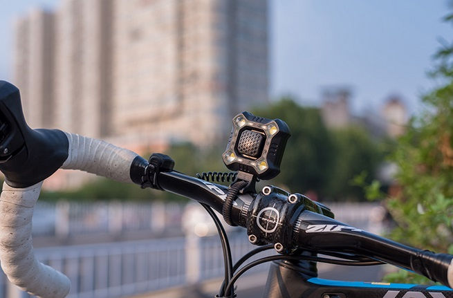 Thumbnail: 2-in-1 BICYCLES LIGHT & HONK