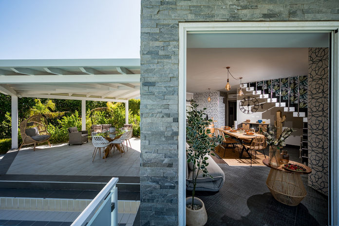 Villa elegante con piscina e vista giardino