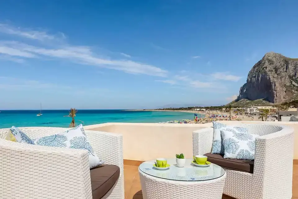 Relax sulla spiaggia di San Vito Lo Capo.