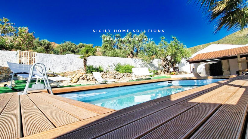 Piscina di villa in Sicilia: Sicily Home Solutions