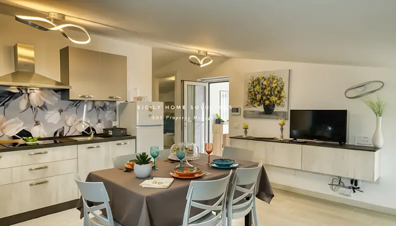 Cucina moderna con sala da pranzo, SICILY HOME EXPERIENCES Real Property Agency.