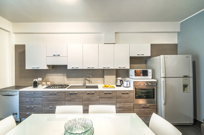 Modern kitchen with appliances and cabinets; Villa dell'ulivo Alcamo; Ville di lusso in Sicilia.