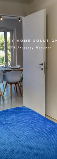 Stanza moderna con letto blu, MY HOME SOLUTIONS YOUR PROPERTY MANAGER, TV.