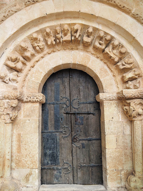 Portada de la iglesia de Perazancas