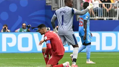 Cristiano Ronaldo lamentando em gol perdido