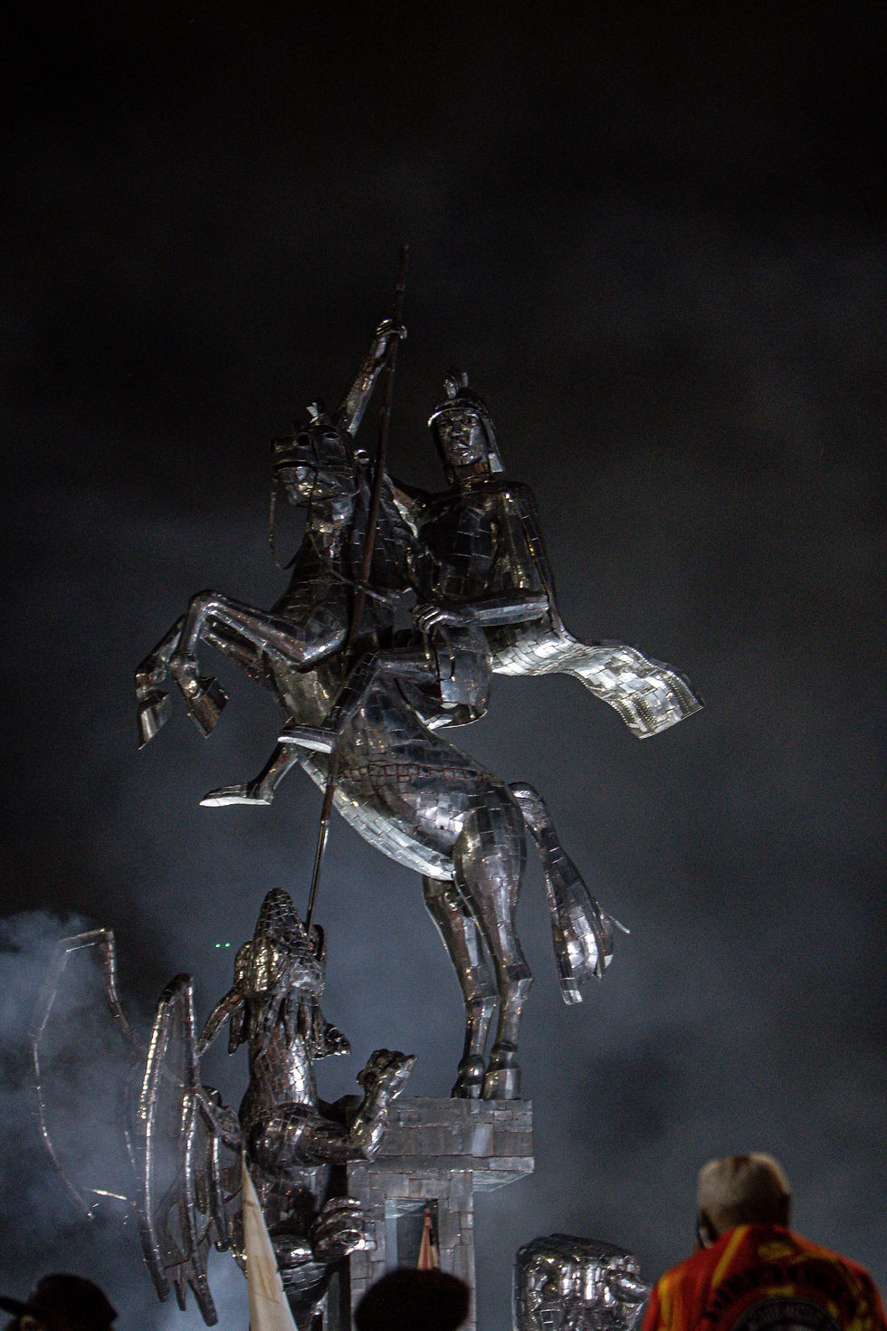 Corinthians inaugura estátua de São Jorge na Neo Química Arena