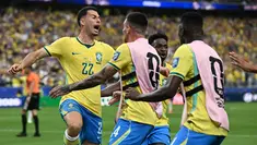 Brasil reage, vence o Japão e avança com a força de Ancelotti