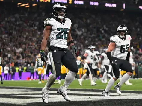 Em 1º Jogo da NFL no Brasil Philadelphia Eagles vence o Green Bay Packers.