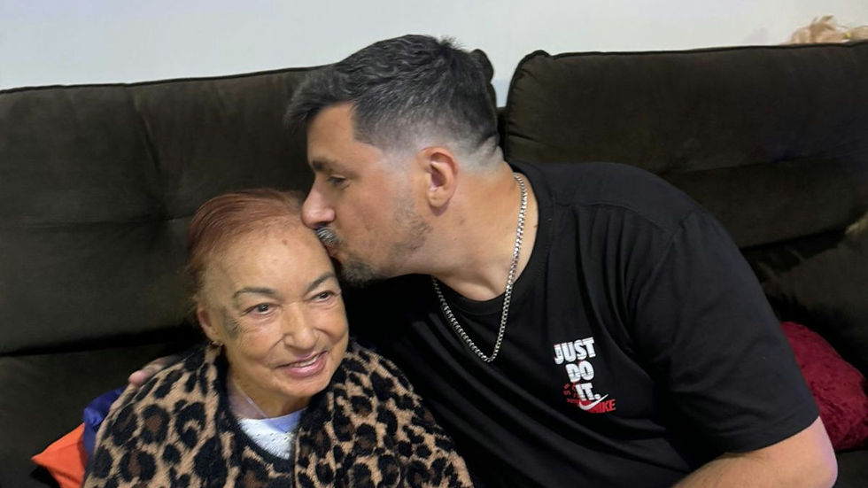Cesar e sua Mãe Maria Elena - Foto Geison Teco