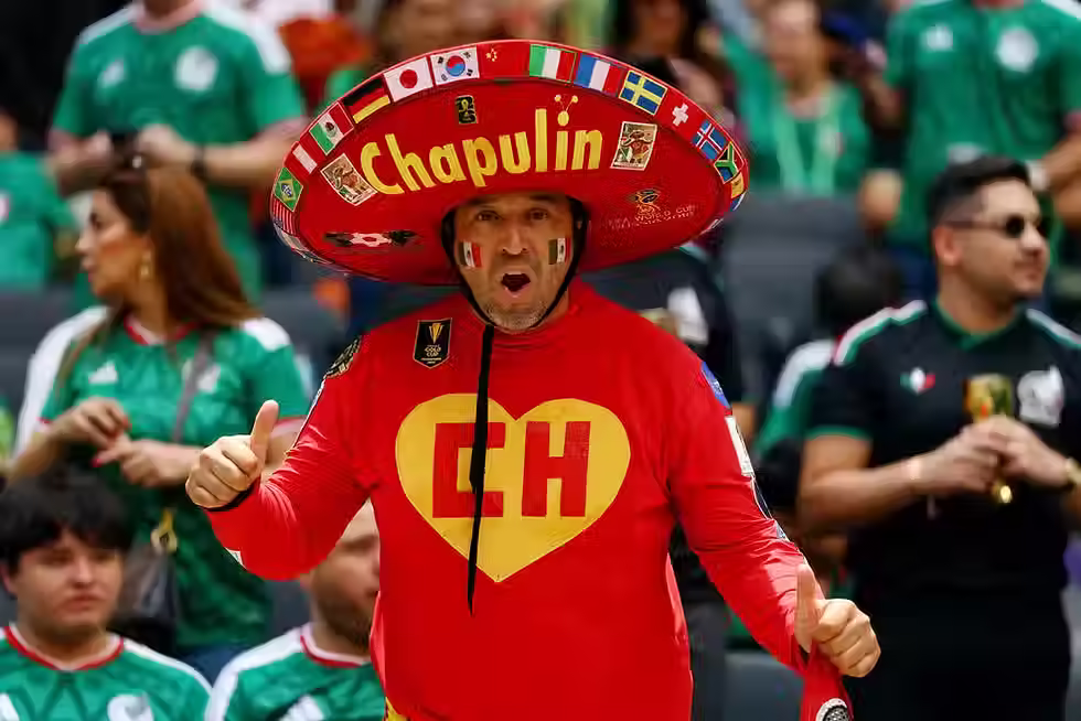 Torcedor Mexicano vestido de Chapolim Colorado - Foto: Reuters/Hannah Mckay