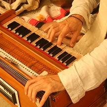 Kirtan-harmonium.jpg