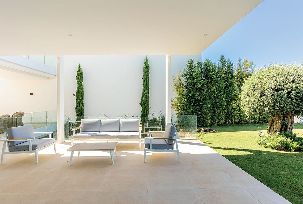 Nara Marbella, an exclusive collection of contemporary luxury villas with private pool, landscaped garden, rooftop solarium and sea views in Marbella