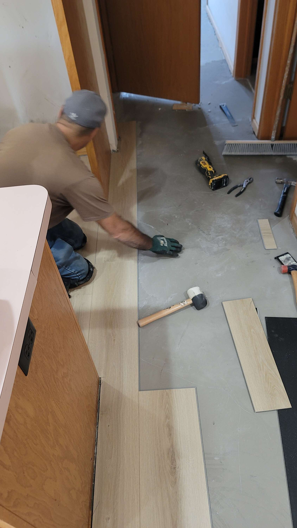 Thumbnail: Luxury vinyl plank 20mils 6.5mm thickness 9"x59"