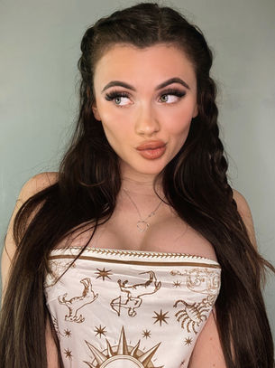 INSTAGRAM: Amie Jayne British Booty Girl