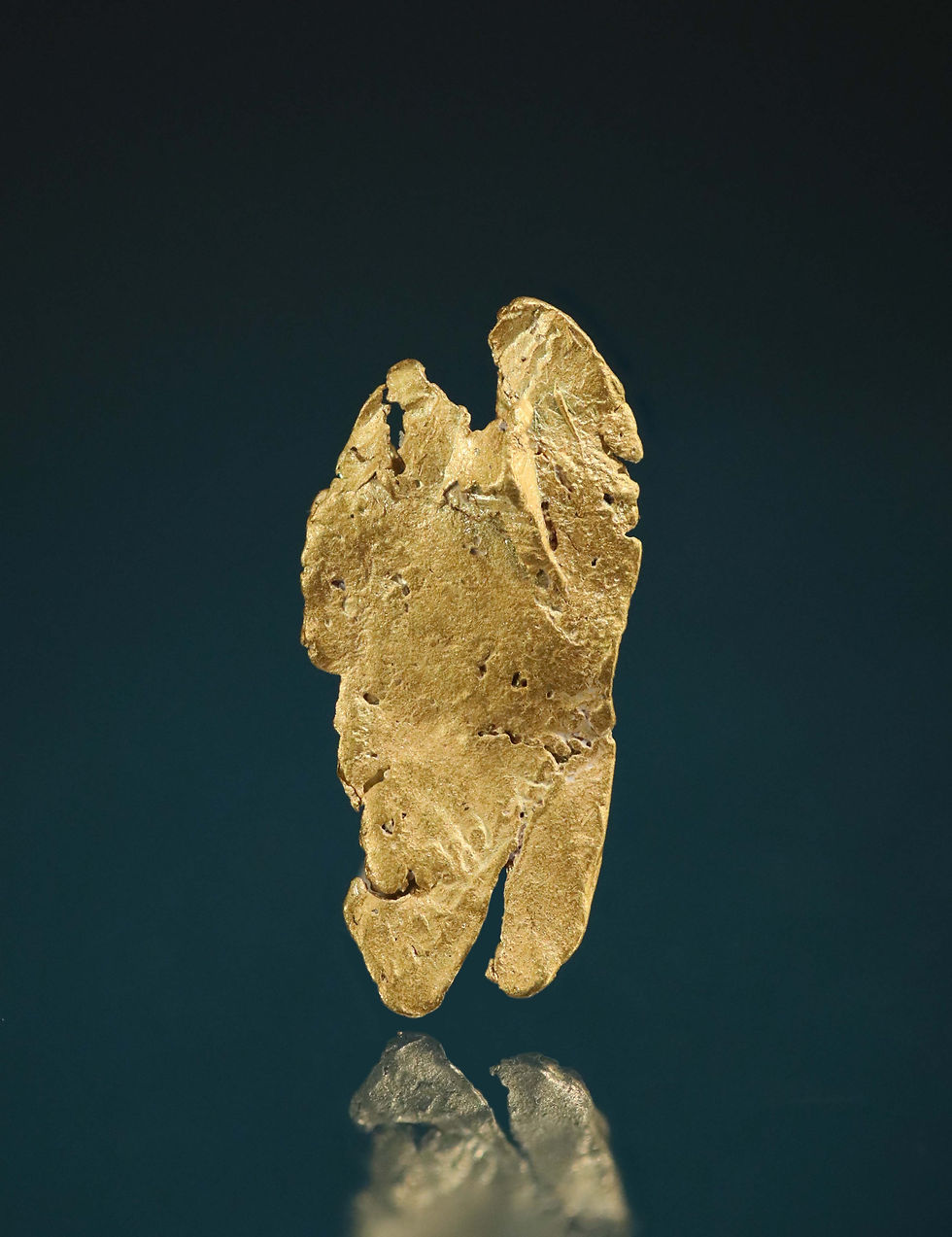 Thumbnail: Crystal Leaf Gold Modified Flat Spinel Twin - Dublin Gulch, Mayo District Canada