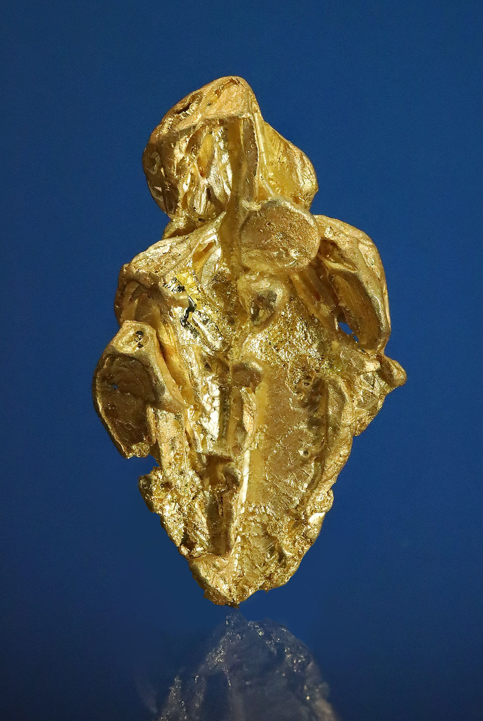 Thumbnail: Single large Hoppered Octahedron Spinal Twinned Gold Crystal