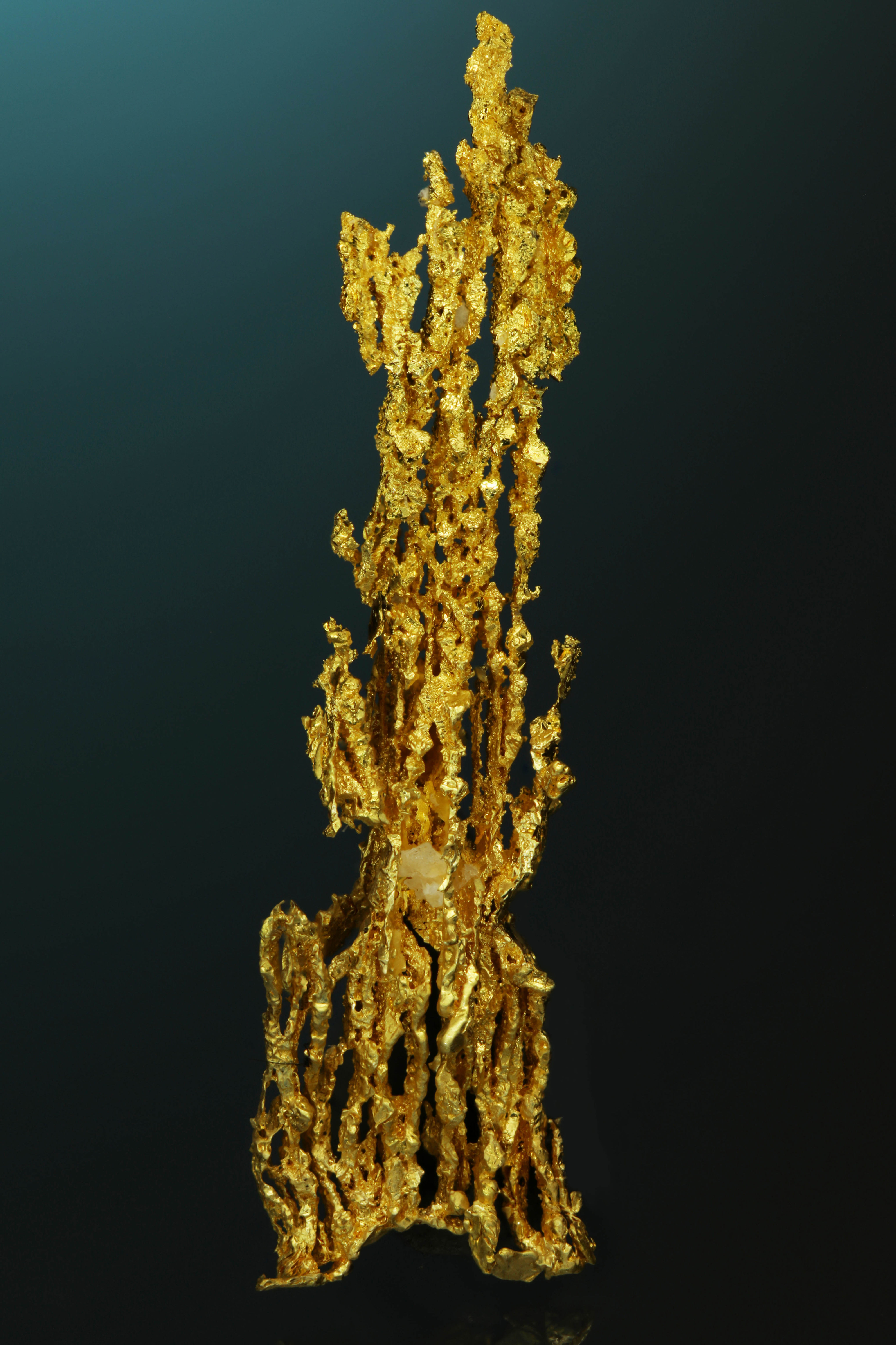 Sharp Spinel Twinned Wires of Gold - Round Mountain Mine, Nye County, Nevada