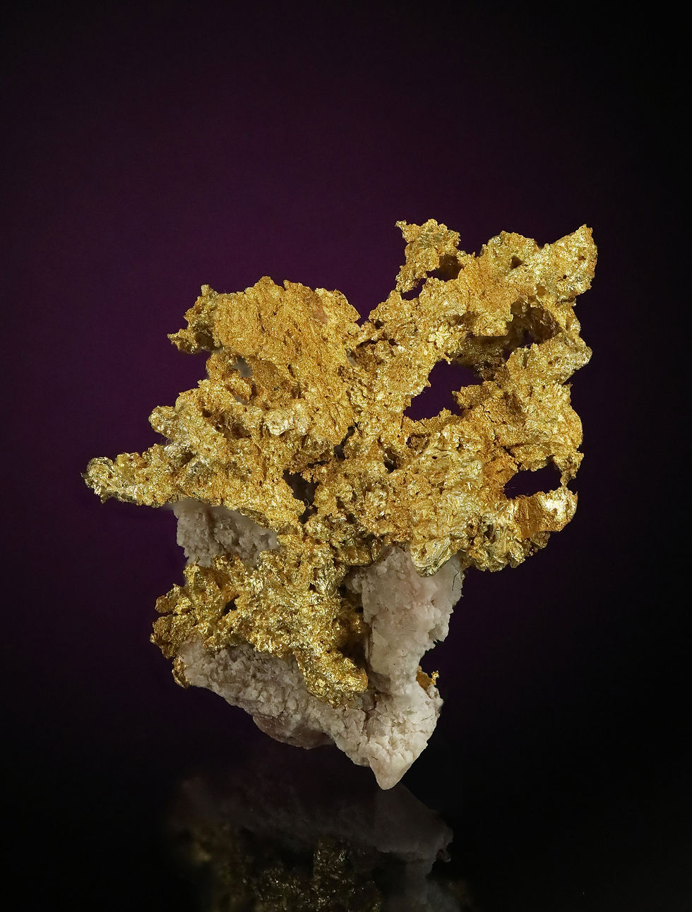 Thumbnail: Crystallized Gold on Reddish-Pink Quartz Matrix Georgetown, California