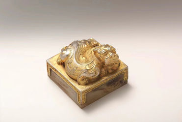 藏品尺寸：長：5.4cm ，寬：5.4cm，高：4.4cm