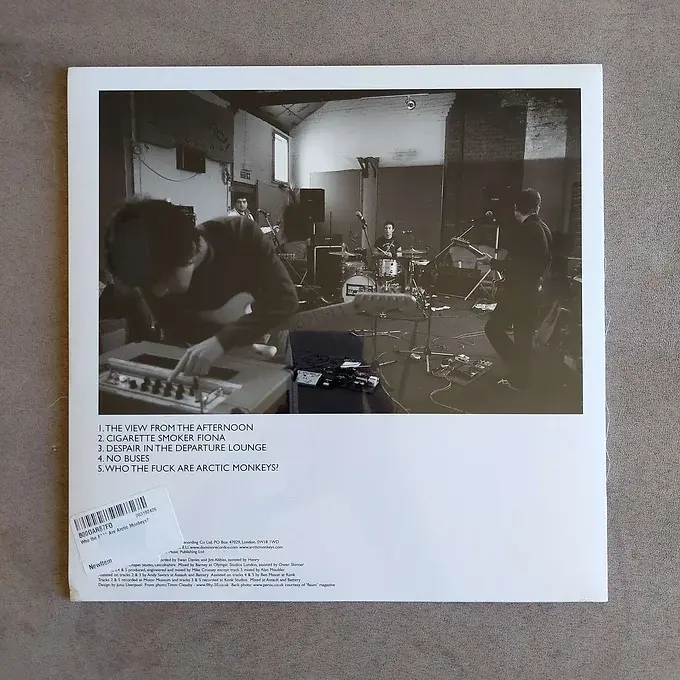 Miniatura: Arctic Monkeys • Who the F*** are (10 polegadas)