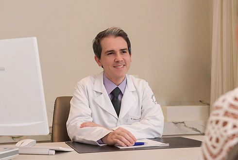 Dr Mario Cesca em atendimento
