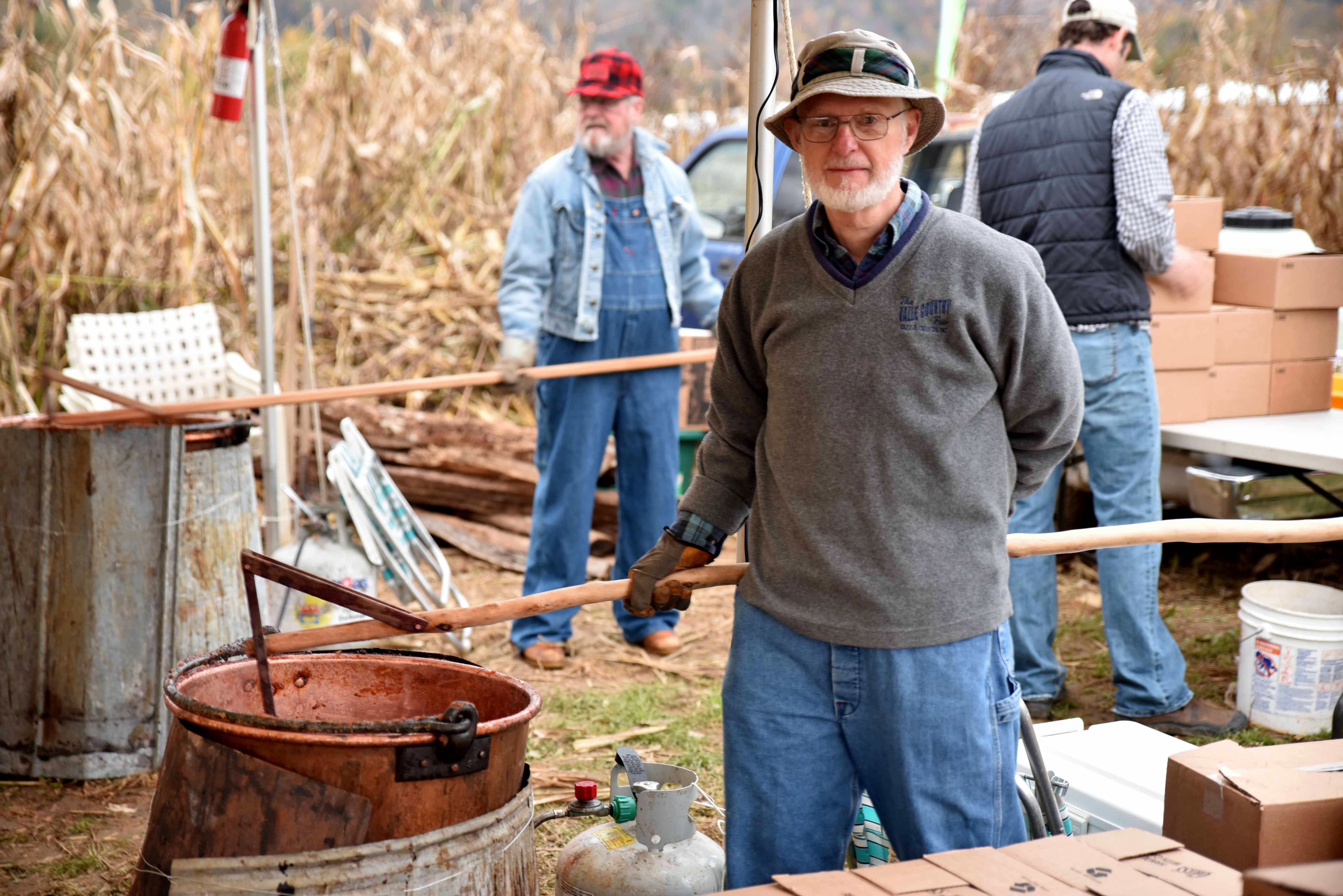 stirring apple butter