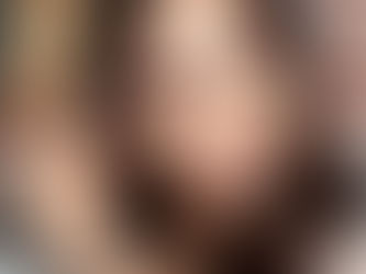 sieviete krāso uzacis studijā Natush beauty education & look