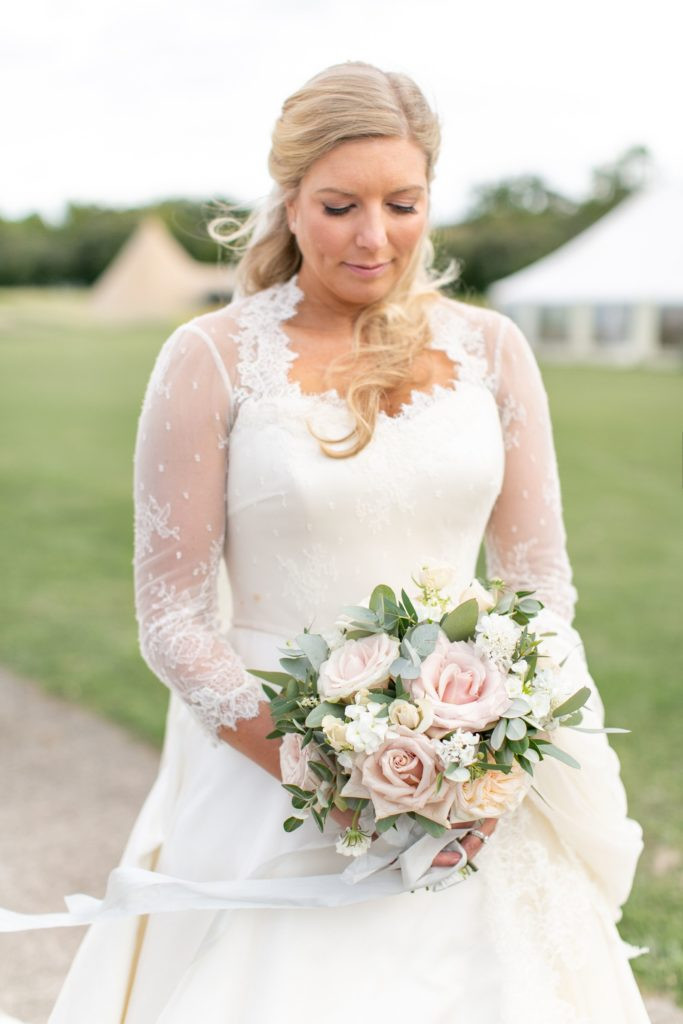 Ivory and blush wedding bouquet