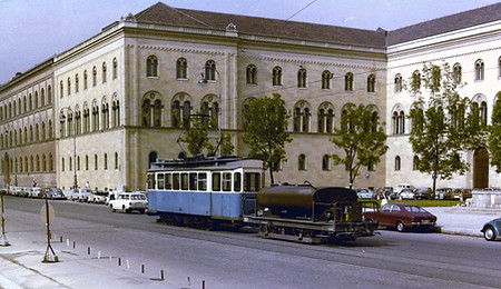 ludwigstrDer Wagen 2871 / 3921 wurde ab 1960 zum Unkrautvertilgungswagen umgebaut tram münchen universität