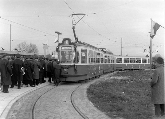 8.11.1963: M4-Tw 973+974+Bw 1800 als Eröffnungszug am Harthof münchen Tram