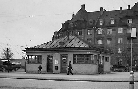 Stationshaus Leonrodplatz-Nordostseite-x
