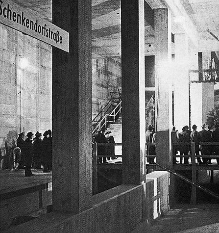 Schwabing Nord) U-Bahnhof ''Nordfriedh