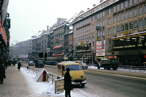 Trambahnverkehr 1965 in der Neuhauserstraße zum Stachus