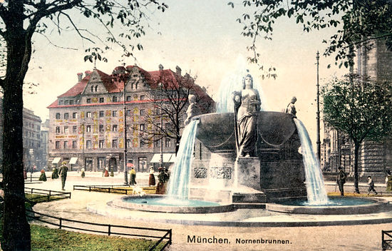 muenchen nornenbrunnen (1).jpg