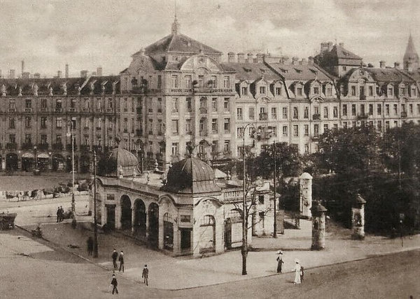 1910 stachus stationshäusel.jpg