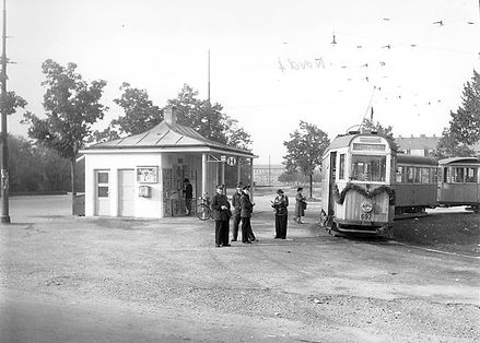 K-Tw 697 an der Endhaltestelle Friedhof am Perlacher Forst 21.10.1951 tram münchen