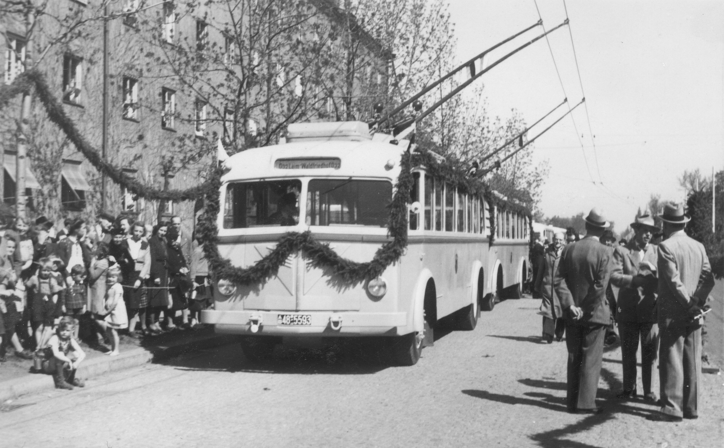 Eröffnung der O-Buslinie in Laim, 28. April 1948. Archiv MVG