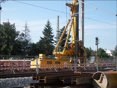 Moosach Bagger bahnhof.jpg
