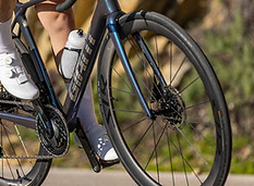 MY25_TCR_Advanced_Pro_0_AXS_ColorA_Action_WebRes_41.jpg