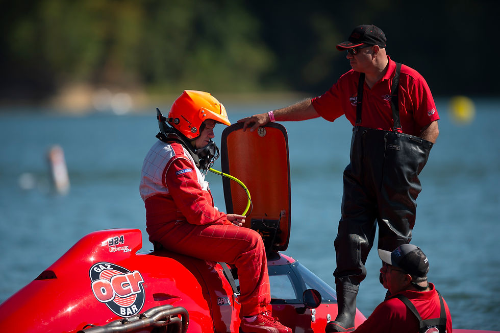 Members of the American Power Boat Association compete in the Ceasars Creek Hyrdobowl in Waynesville, Ohio, October 5, 2025.
