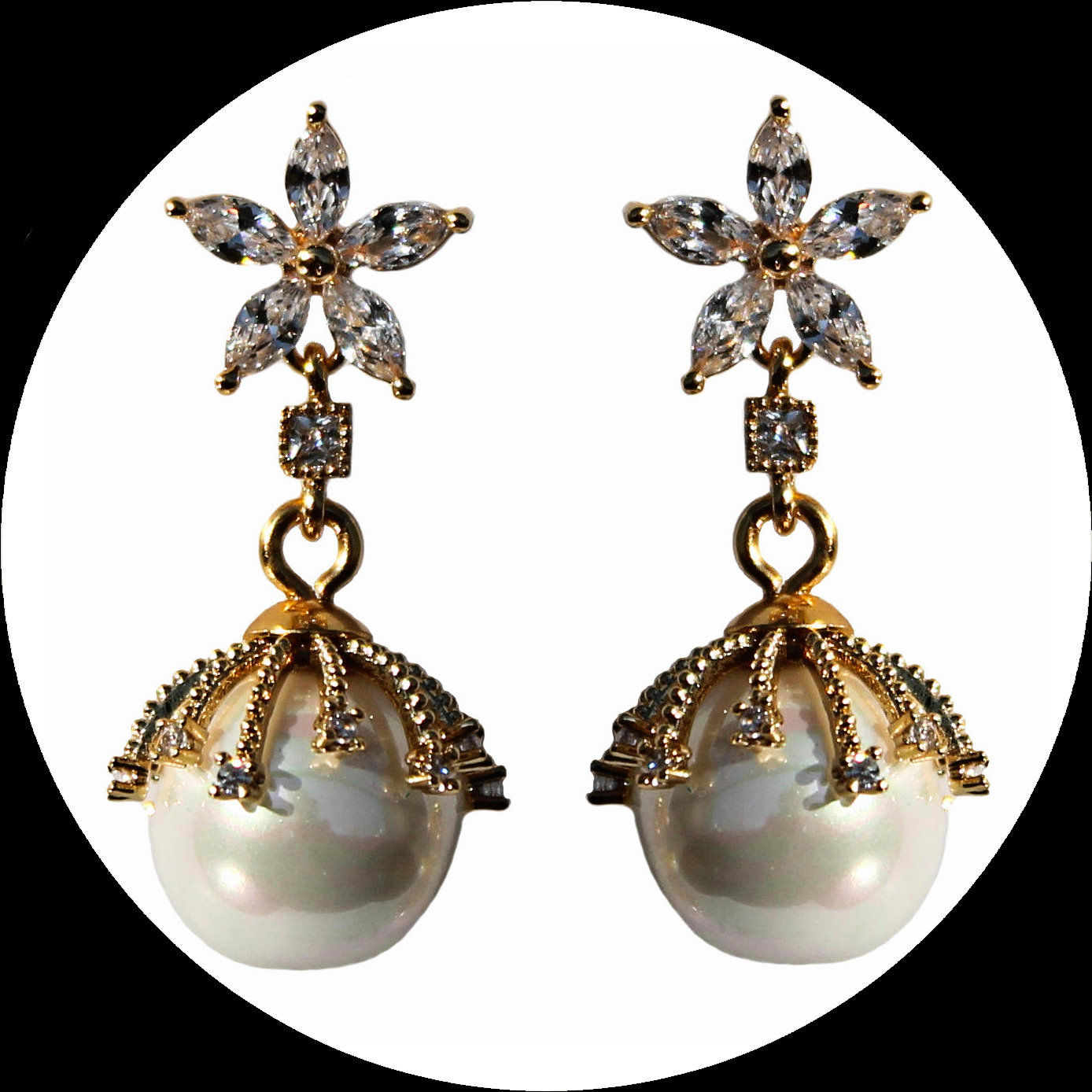 Boucles d'oreilles ornées de zirconium cubique, de perles et des fleurs