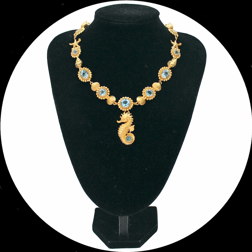 Miniatura: Collana Cavalluccio marino con conchiglie, stelle marine e topazi in argento dorato