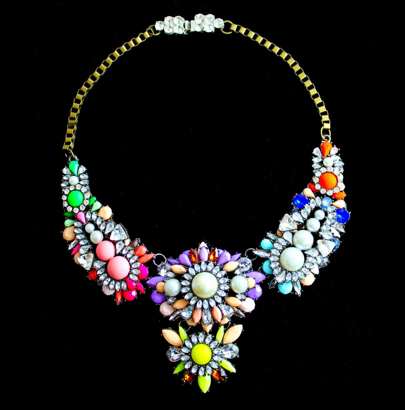 Magnificent statement necklace with colourful gemstones and pearls