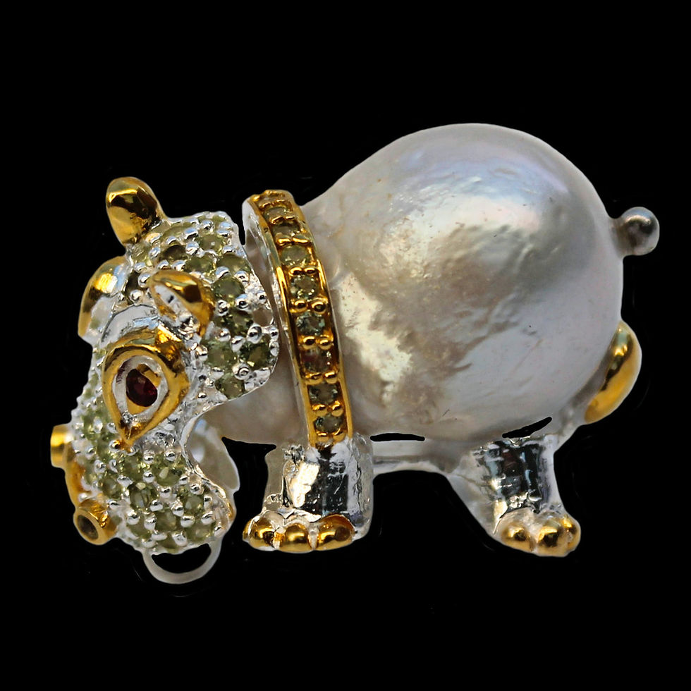 Thumbnail: Hippopotamus pendant with large pearl and peridot in rhodium-plated 925 silver